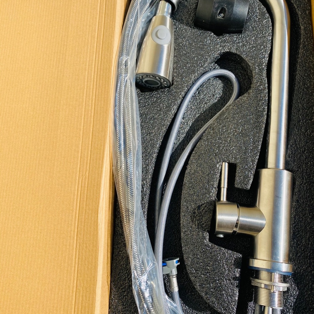 Kitchen faucet pull down - Picture 3 of 4